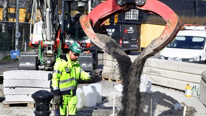 Hållplatserna har även förlängts för att kunna trafikeras med längre tåg.