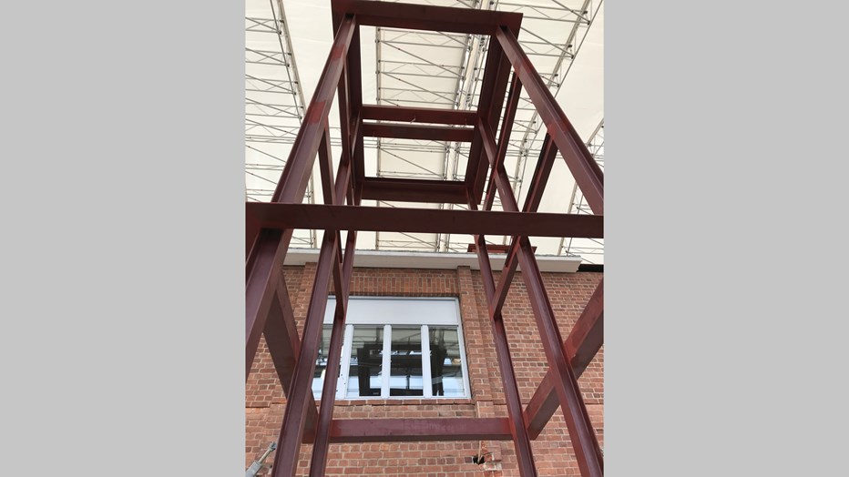 Arbetet har pågått samtidigt som skolans elever har gått kvar. Arbetet har pågått samtidigt som skolans elever har gått kvar.