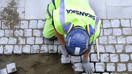 Anpassningen av de befintliga hållplatserna började vi med i augusti 2013.
