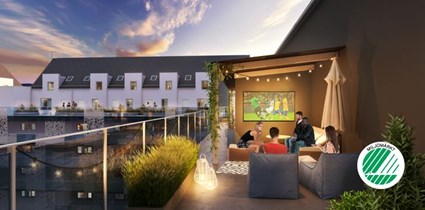 En plats för möten: gemensamt vardagsrum på taket med utomhus-tv.