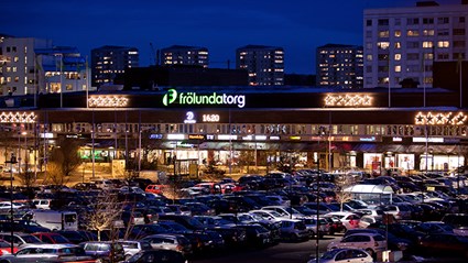 I dagsläget har Frölunda Torg omkring 200 butiker