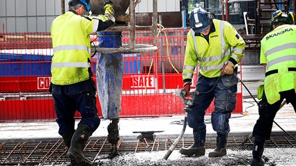 Källarbjälklag och källarväggar består av vattentät betong. 