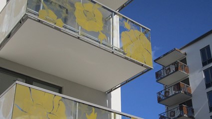 Lägenheterna har hög standard och balkong eller uteplats. 