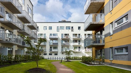 Den gröna innergården mellan husen