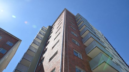 Projektet bestod av två hus, ett sju våningar högt lamellhus och ett tolv våningar högt punkthus.