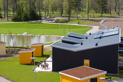 De klimatsmarta husen har väldigt låga driftskostnader och mycket liten miljöpåverkan.
