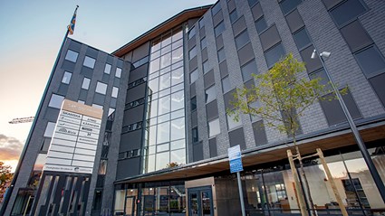 Skanska sitter i fastigheterna.