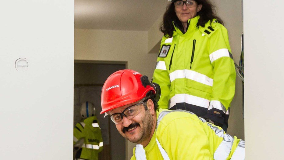 Nyanlända och arbetslösa ungdomar fick praktik hos oss. Det var startskottet för Östersundshems utvecklingsprojekt Innanförskapsakademin. Nyanlända och arbetslösa ungdomar fick praktik hos oss. Det var startskottet för Östersundshems utvecklingsprojekt Innanförskapsakademin.