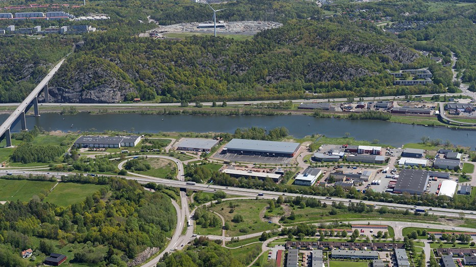 Orrekulla Kubiklager ligger intill E6, söder om Angeredsbron i Göteborg. Läget är ett av Sveriges bästa ur ett logistikperspektiv. Orrekulla Kubiklager ligger intill E6, söder om Angeredsbron i Göteborg. Läget är ett av Sveriges bästa ur ett logistikperspektiv.