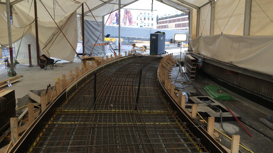 Arbetsområdet skyddades med tält för att produktionen skulle kunna fortgå oavsett väder eller tid på dygnet. Arbetsområdet skyddades med tält för att produktionen skulle kunna fortgå oavsett väder eller tid på dygnet.