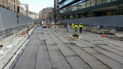 Skanska fick i uppdrag av Stockholms stad att byta tätskikt och förstärka konstruktionen på Sergels Torg.