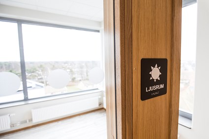 I byggnaden finns ett ljusrum där de äldre kan sitta. Fotograf: Jesper Landby/Kristall kommunikation.