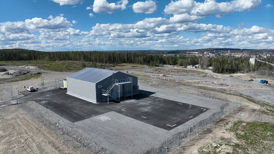 Drönarflygplatsen i Skellefteå består av en asfalterad yta för start och landning och en hangar. 