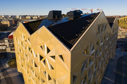 Everyone who has seen Juvelen in the reflecting sun knows how the building shimmers like a gemstone.