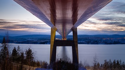 The free width of the roadway is 17.8 meters and is intended for a highway that is 13 meters wide.