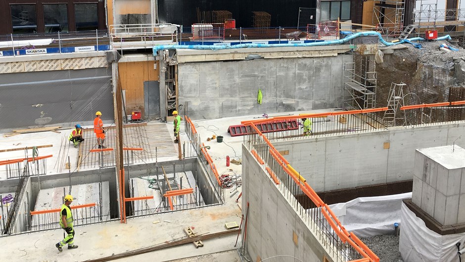 Grundläggning av ny vårdbyggnad pågår vid Sankt Görans sjukhus i Stockholm.