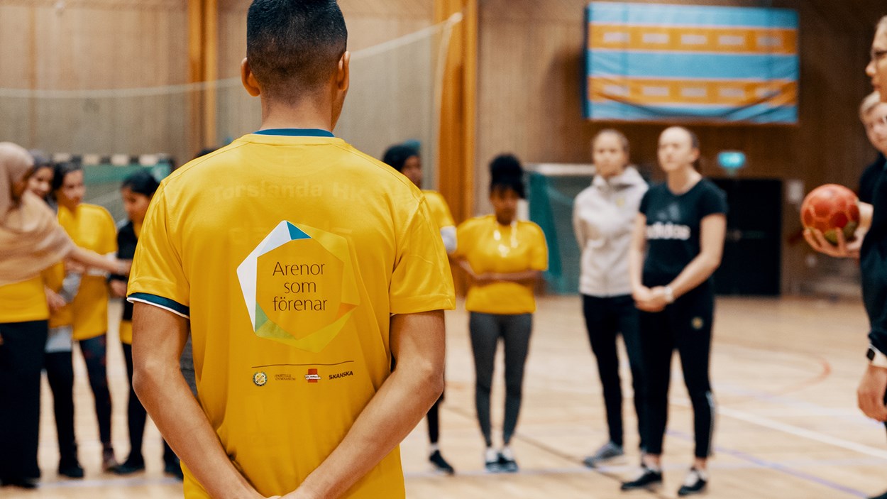 Samarbetet mellan Skanska och IK Sävehof startade i början av hösten. Sedan dess har klasserna från Angeredsgymnasiet även hunnit se en dammatch och tränat mer handboll på Partille Arena. 