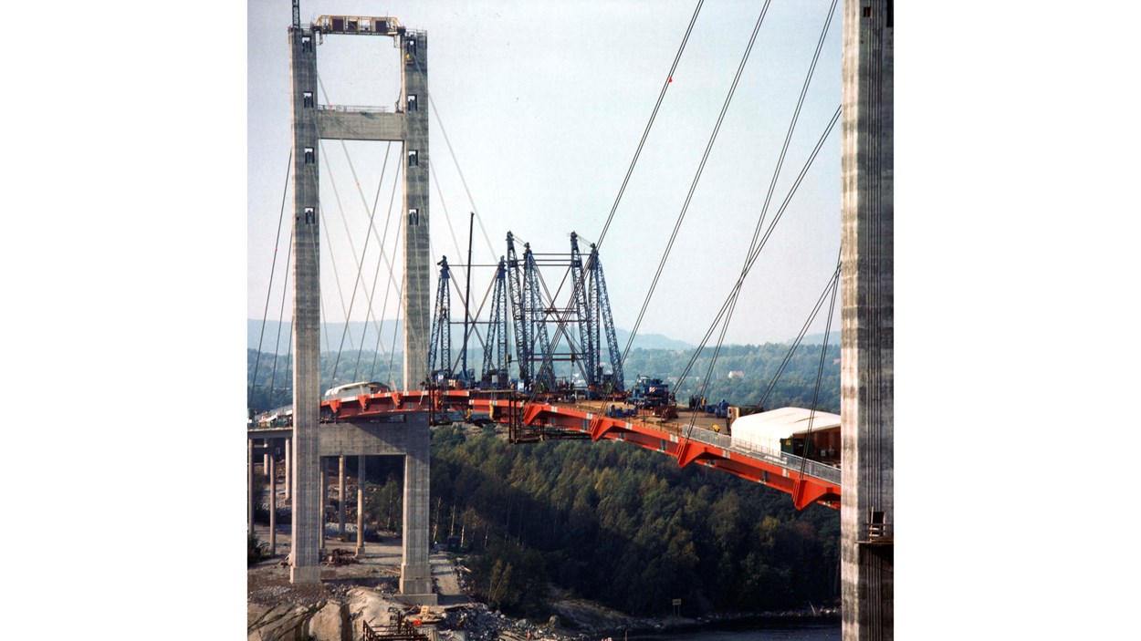 Skanska bygger nya Tjörnbron 1981.