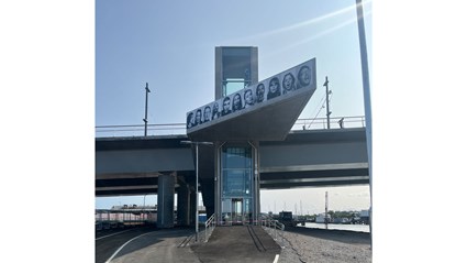 Den 26 maj 2023 öppnades Hisingsbrons trapptorn.