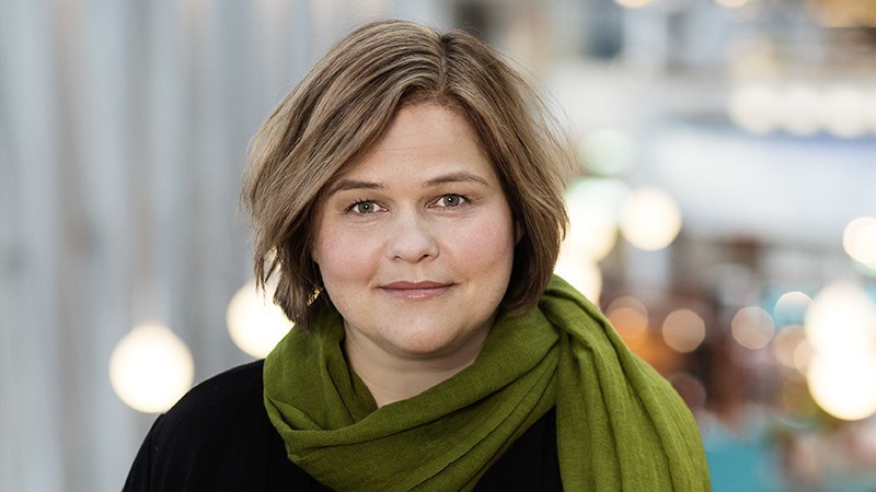 Anna Linder, regionchef på Väg och anläggning Stockholm tittar och ler mot kameran