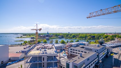 Arbetsplatsen är trång och etableringen är därför en utmaning.
