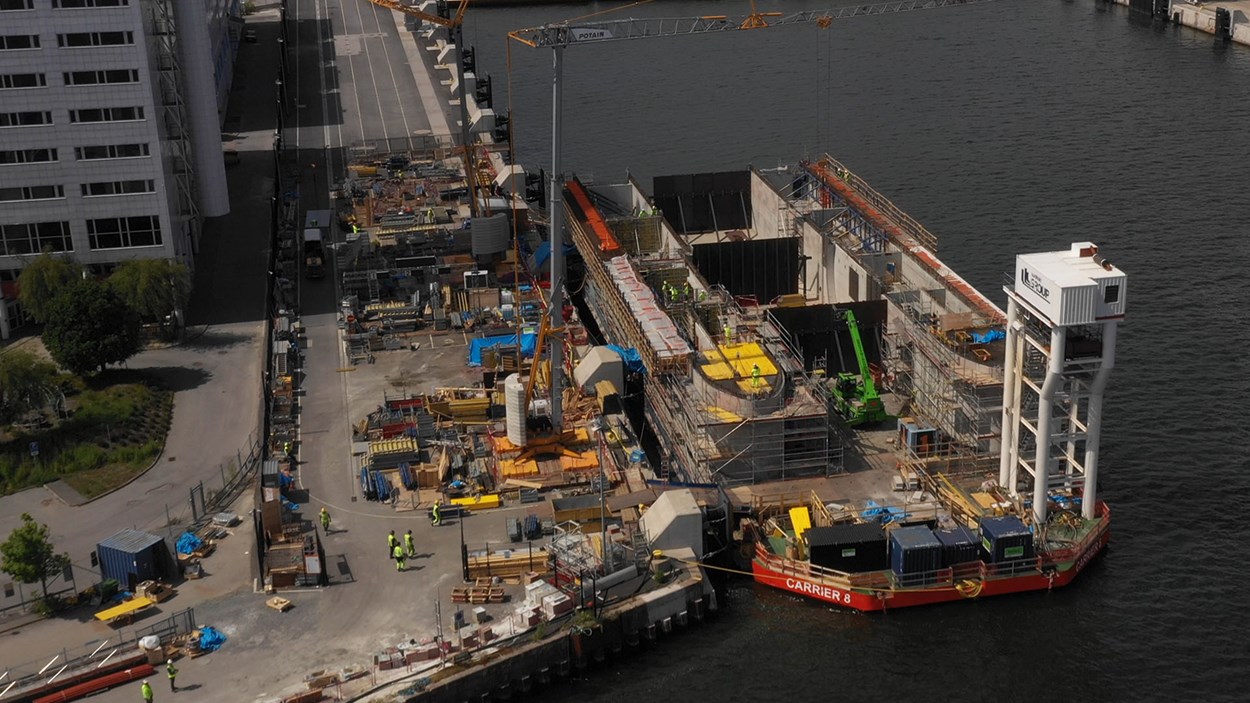 Själva ryggraden i anläggningen slussen är den slusskanal som låter båtar färdas mellan Mälaren och Saltsjön.  Foto: Stockholms stad