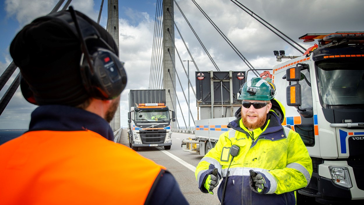 – Vi ska se till att skydda allt arbete som sker på eller i närheten av vägen och etablera en säker arbetsmiljö, säger Marco Hallgren på Skanska Infraservice.