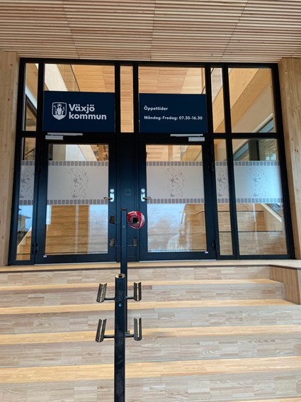 Stationen och kommunhuset är byggt enligt certifieringen Miljöbyggnad, nivå GULD.