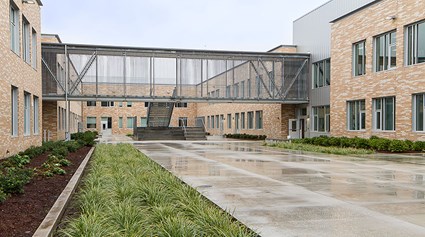 To meet immediate needs for additional classroom space, Skanska partnered with Beaverton School District to prefabricate large elements of the new middle school. 
