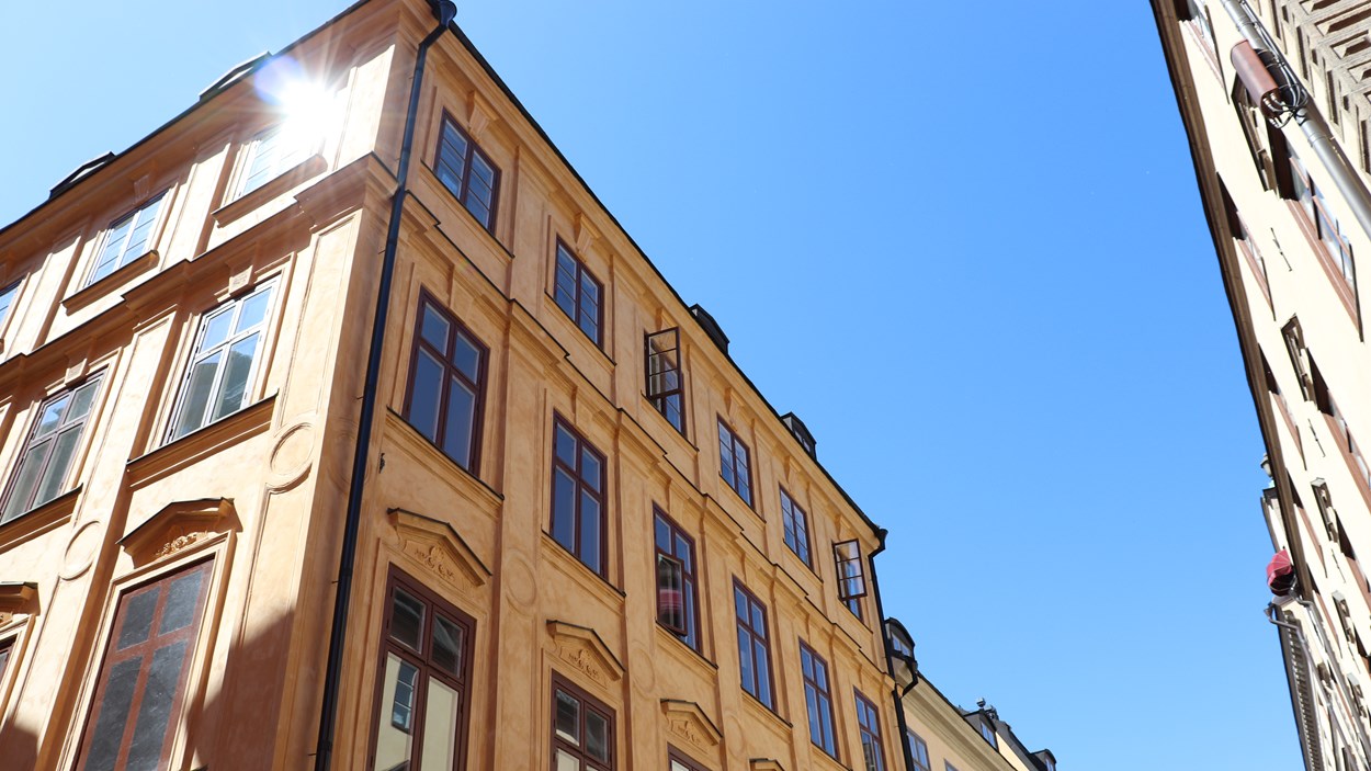 Kvarteret Daedalus i Gamla stan består av sex bostadshus från 1600- och 1800-talen fick grundförstärkas då de började sjunka.