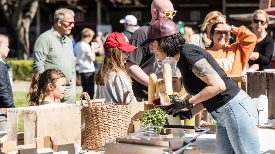 Food markets och andra aktiviter året runt gör Täby Park till en mänsklig stadsdel med rikt folkliv. Food markets och andra aktiviter året runt gör Täby Park till en mänsklig stadsdel med rikt folkliv.
