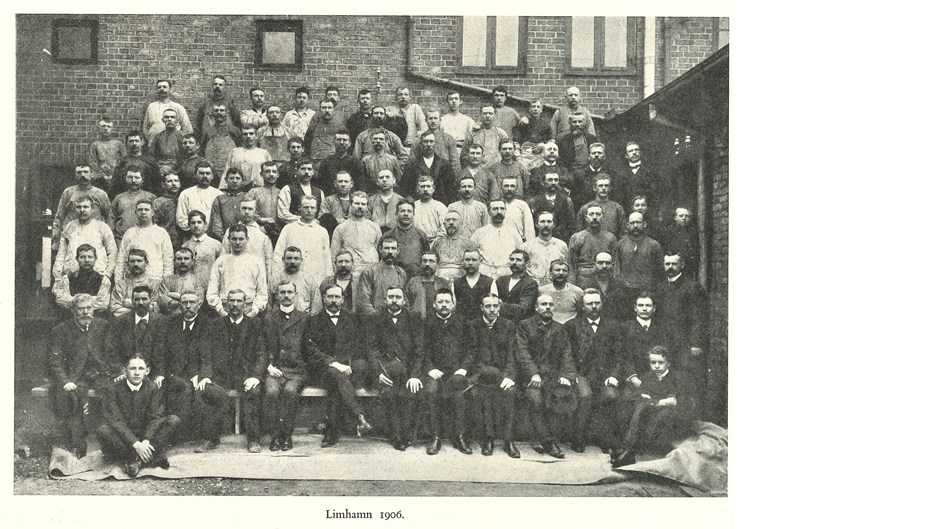 Gruppbild på arbetsstyrkan 1906.