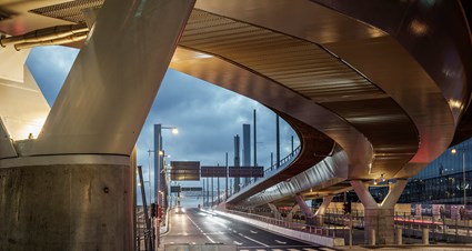 Under hösten 2021 fortsätter arbetet med att riva Götaälvbron. Hela projektet, där både byggnationen av Hisingsbron och rivningen av Götaälvbron ingår, beräknas vara helt klart under våren 2022. Foto Felix Gerlach