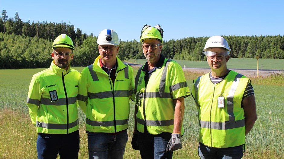 Magnus Elfström, Jan Olov Andersson, Sören Carlsson och Per Arne Pehrson är gruppen som är delaktiga i provkörningen av vägbreddaren.