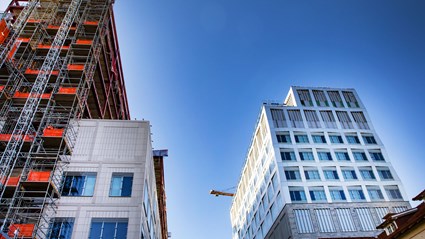Den nya vårdbyggnaden ska innehålla moderna vårdrum, operationssalar, hybridsalar, mottagningar och intensivvårdsavdelning.