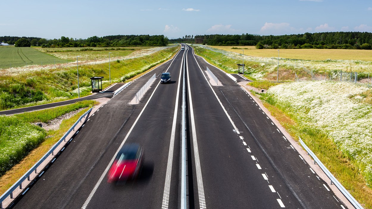 Väg 44 är en led som kopplar samman E6 vid Uddevalla och E20 i Götene.