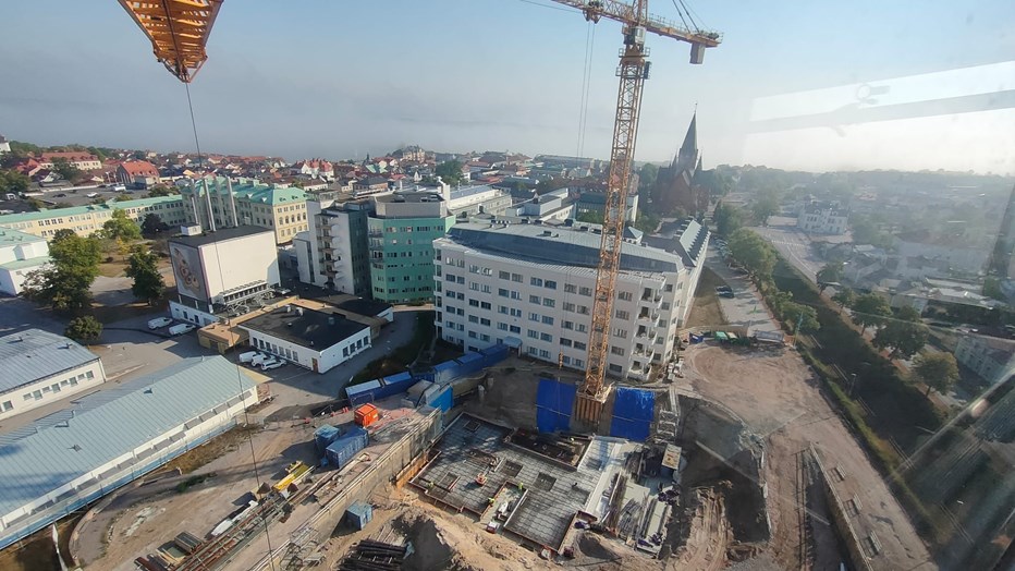 Vyn från kranen ger en tydlig bild över arbetsplatsen. Vyn från kranen ger en tydlig bild över arbetsplatsen.