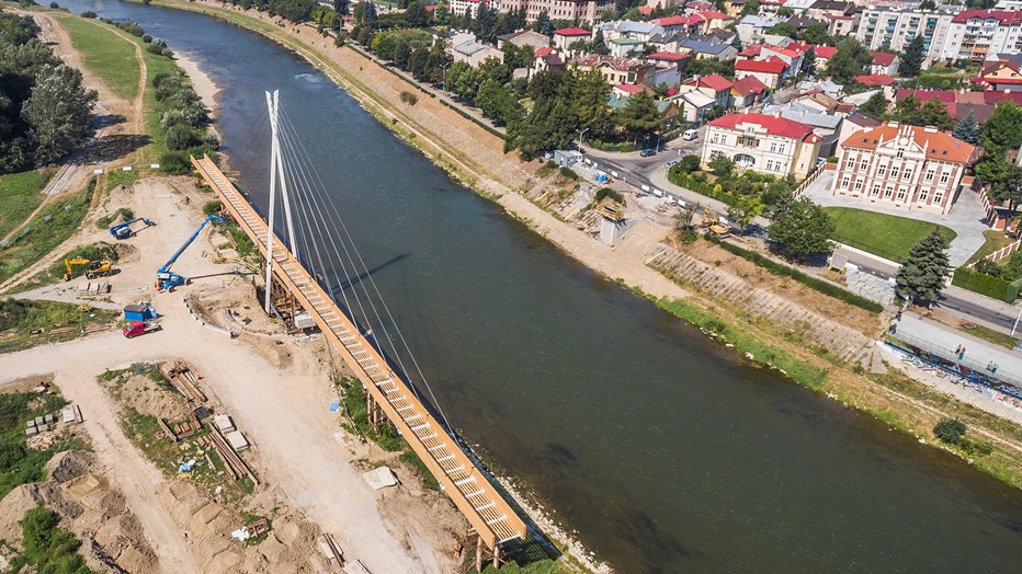 A pedestrian & cyclist bridge A pedestrian & cyclist bridge