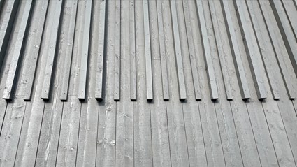Panelen är både hållbar och vacker i sin gråa ton.
