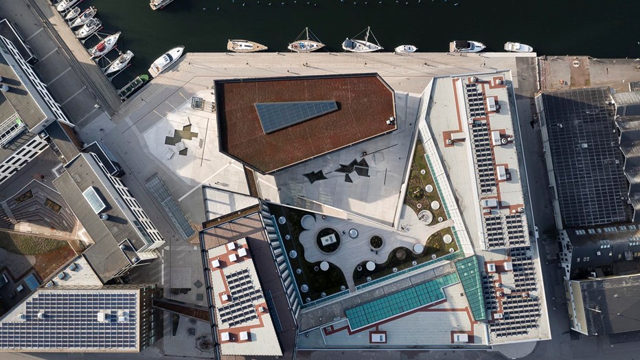 Three new houses are being built with a total area of 43,000 square meters, including the underlying garage. Three new houses are being built with a total area of 43,000 square meters, including the underlying garage.