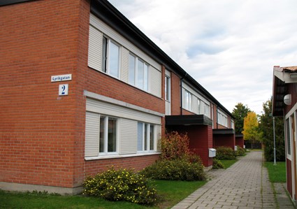 Lägenheterna som renoveras får nya kök och badrum blir nya, ytskikt fräschas upp och balkongerna blir större.
