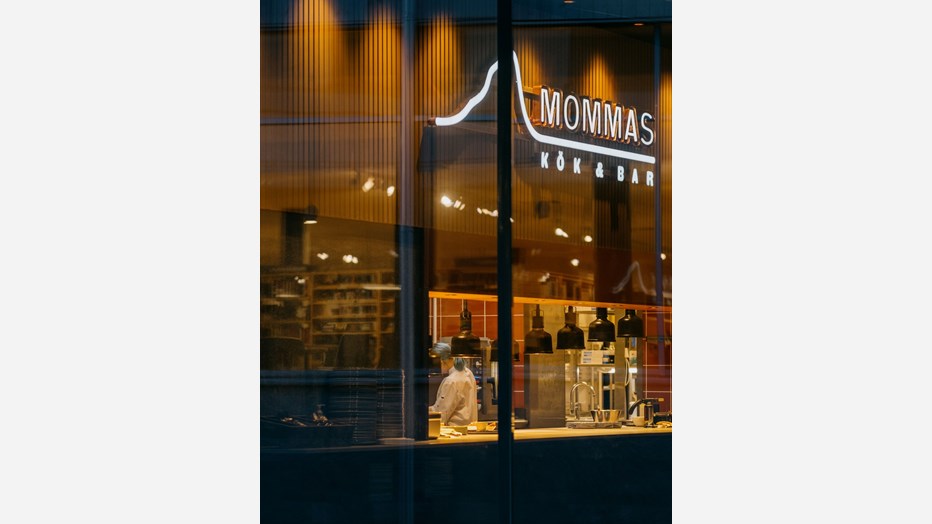 Hotellet är en trevlig mötesplats i Kiruna, med restauranger och barer. Interiörsbild från hotell.