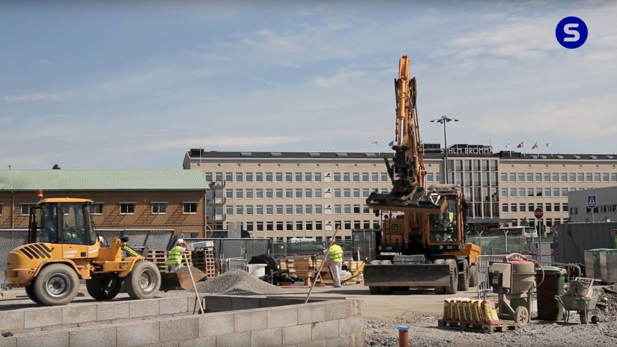 Skanska fick uppdraget av Swedavia att flytta en byggnad på Bromma flygplats för att göra plats åt Tvärbanans Kistagren