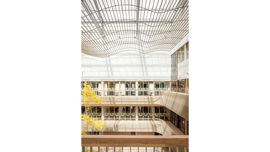 Ljusinsläppet är stort i trapphuset. Fotograf: Felix Gerlach Ljusinsläppet är stort i trapphuset. Fotograf: Felix Gerlach