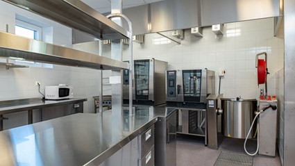 Köket är stort och underlättar för smidiga luncher och mellanmål.