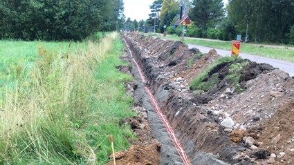 Arbete vid trafikerade vägar är alltid ett riskmoment. Genom att noga planera framdrift och upprätta genomtänkta TA-planer kan vi minimera riskerna.