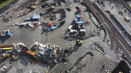 I vårt uppdrag ingår utbyggnad av spårvägen, två nya broar över Säveån, en kajanläggning och flera nya hållplatser för kollektivtrafiken.