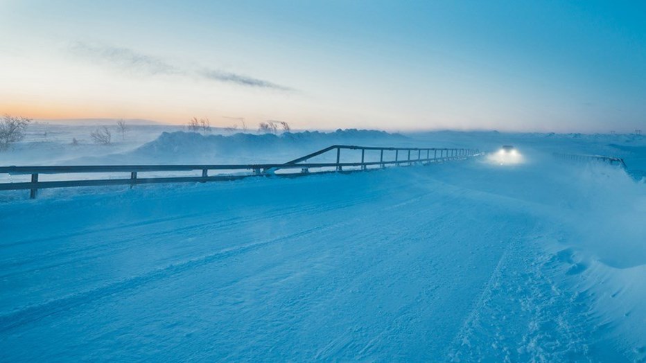 Vägsträckan löper 975 meter över havet nära Ljungdalen och är Sveriges högst belägna allmänna väg.