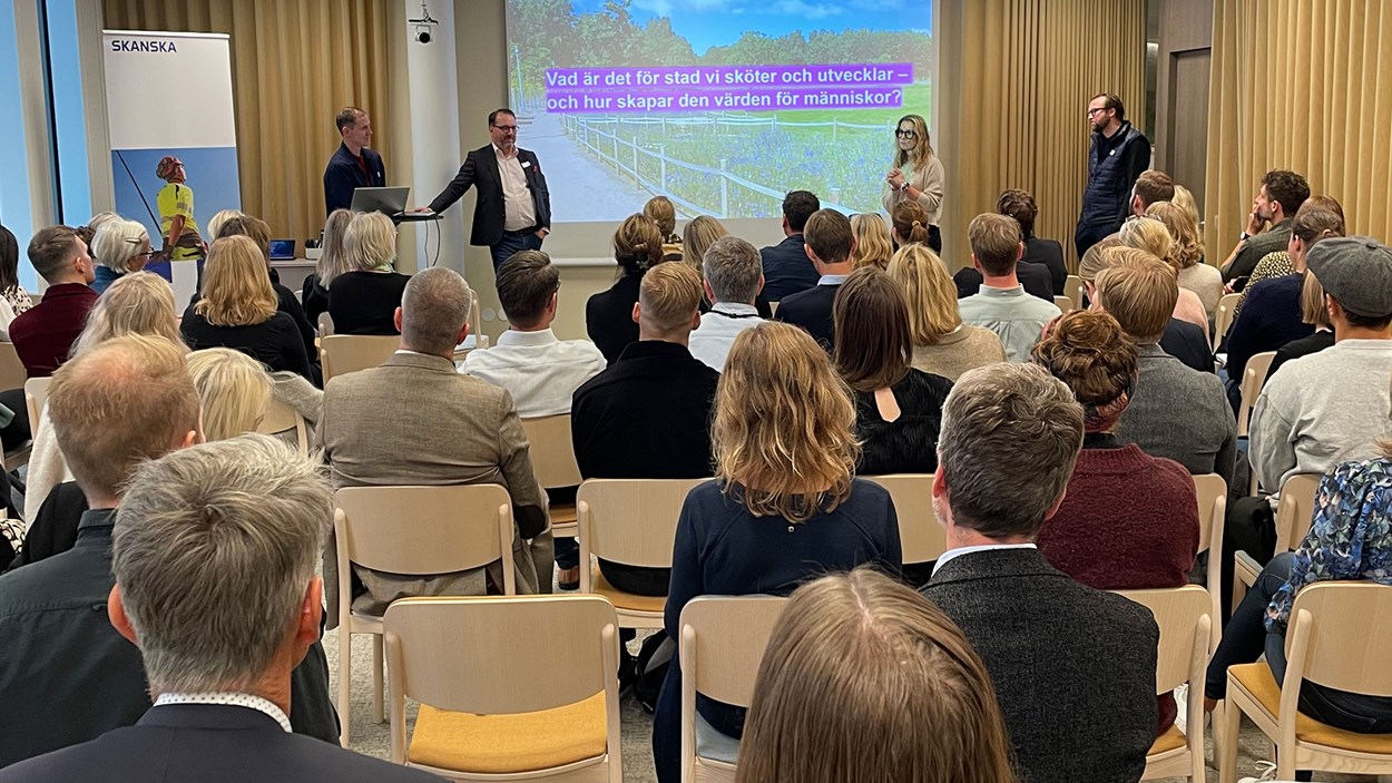 Deltagare och talare på Skanskas frukostseminarium