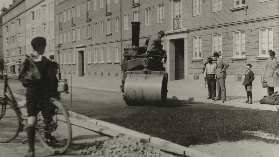 Asfaltläggning på gata 1929 Malmö kopiera